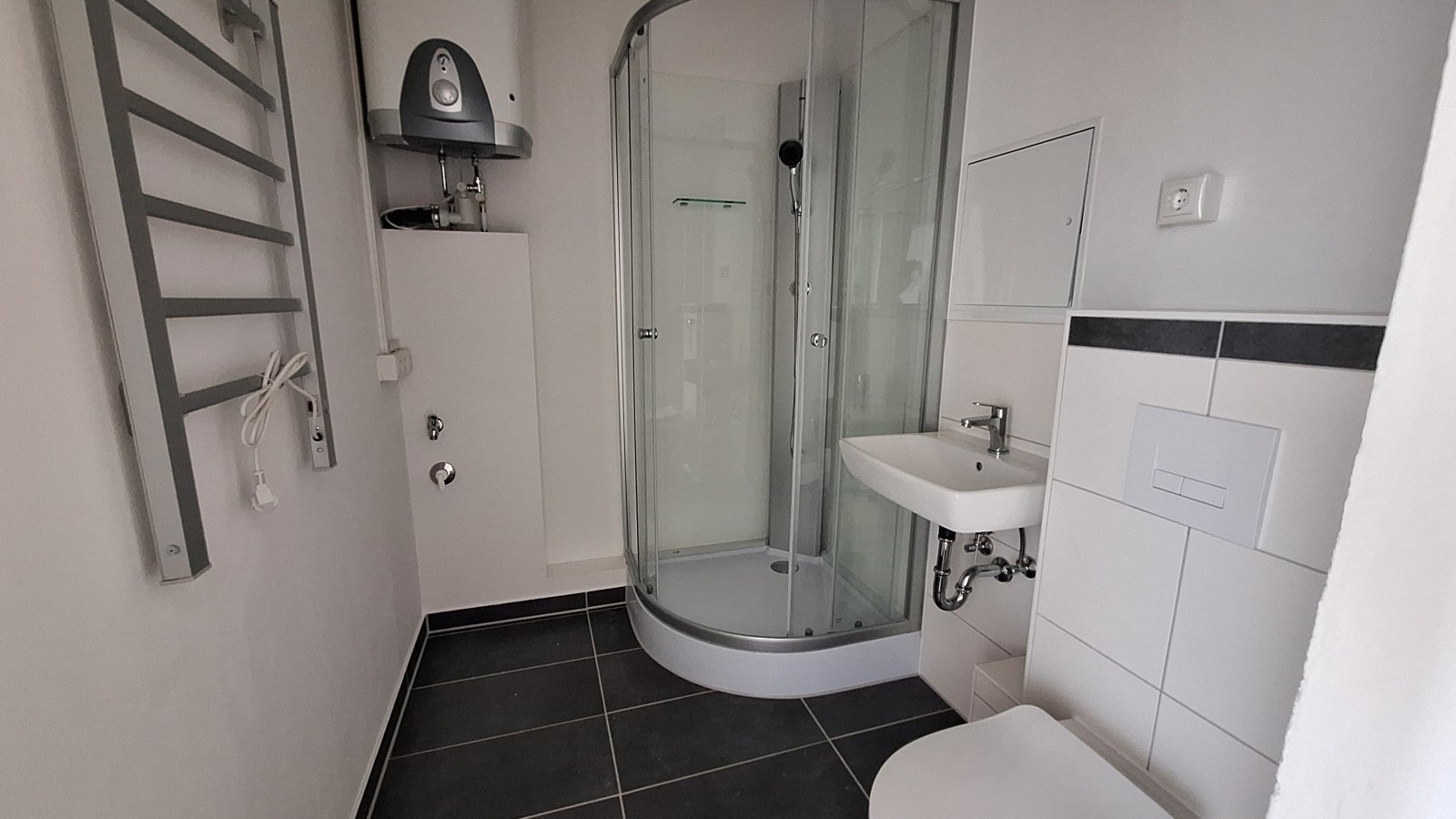 Familienwohnung mit 4 Schlafbereiche, großes Wohnzimmer und Balkon