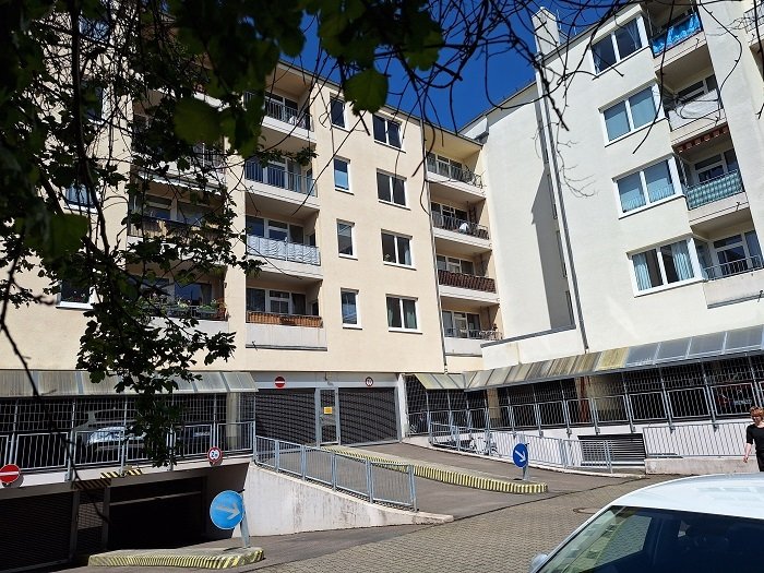 Exklusive 3 Raumwohnung mit 2 Balkonen in wunderbarer Lage 