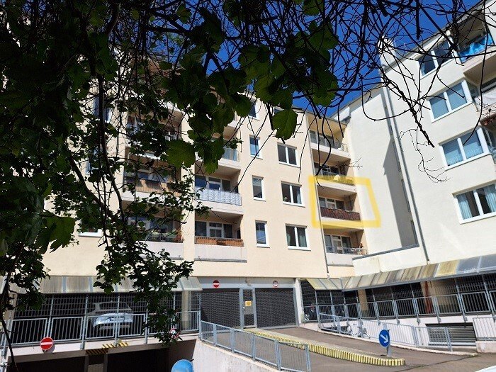 Exklusive 3 Raumwohnung mit 2 Balkonen in wunderbarer Lage 