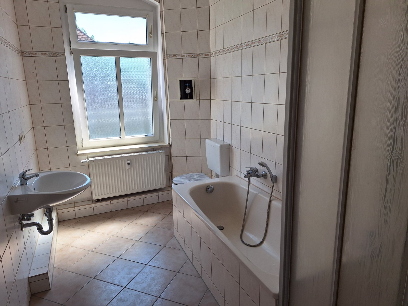 moderne 2 Raumwohnung mit EBK und Balkon