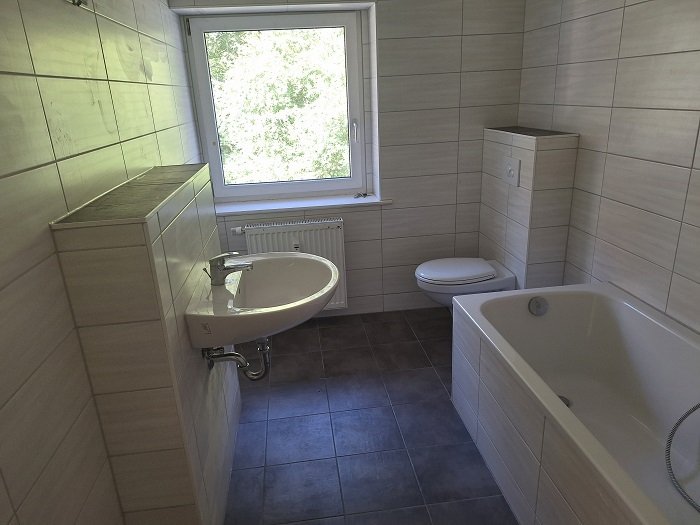 lichtdurchflutete 2 Raumwohnung mit Balkon im Dachgeschoss - großer Gemeinschaftsgarten inklusive