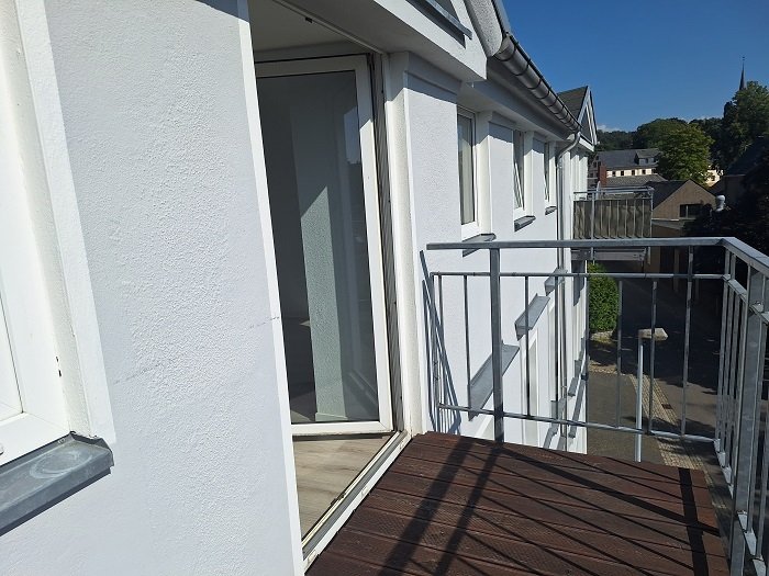lichtdurchflutete 2 Raumwohnung mit Balkon im Dachgeschoss - großer Gemeinschaftsgarten inklusive