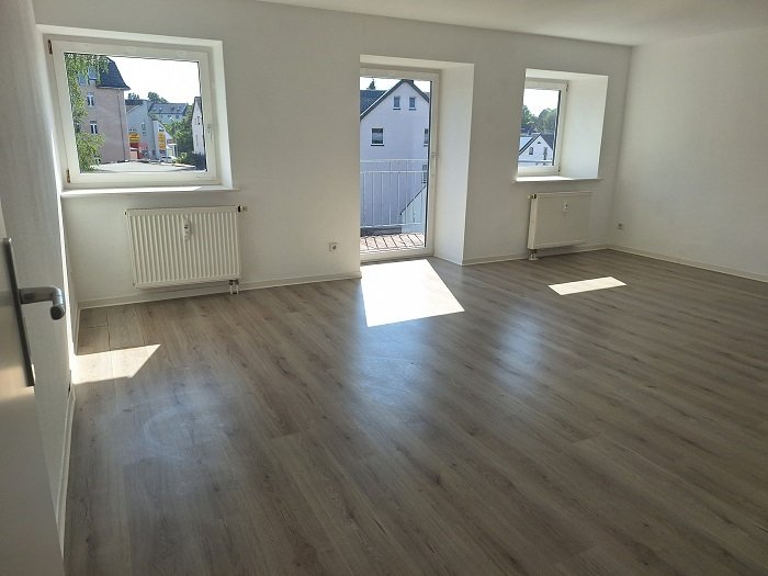 lichtdurchflutete 2 Raumwohnung mit Balkon im Dachgeschoss - großer Gemeinschaftsgarten inklusive