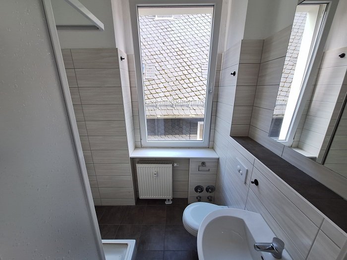 frisch sanierte 5 Raumwohnung mit Balkon und Stellplatz auf Wunsch in Hartmannsdorf - Foto 4