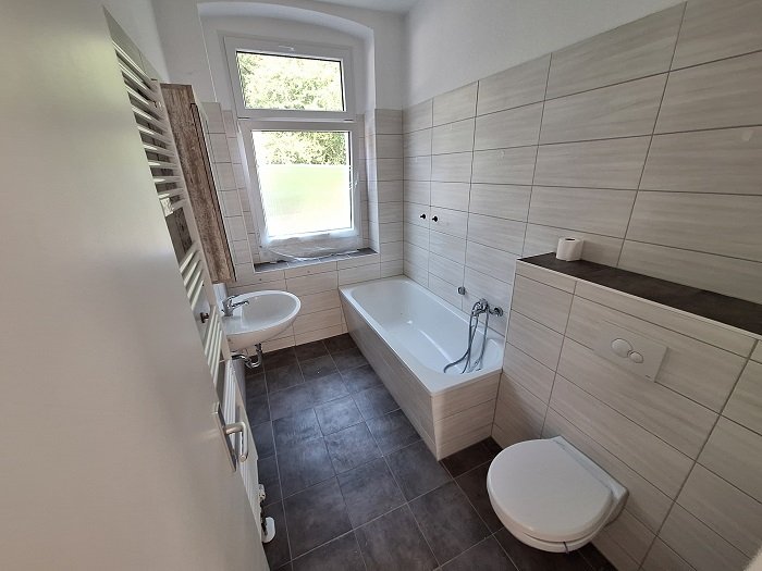 frisch sanierte 5 Raumwohnung mit Balkon und Stellplatz auf Wunsch in Hartmannsdorf - Foto 3